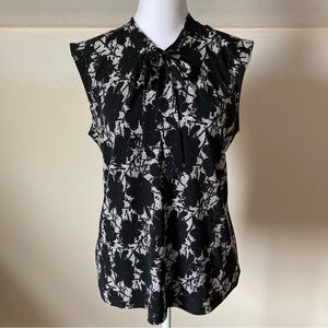 Karl Lagerfeld Black & White Sleeveless Printed Blouse size Small